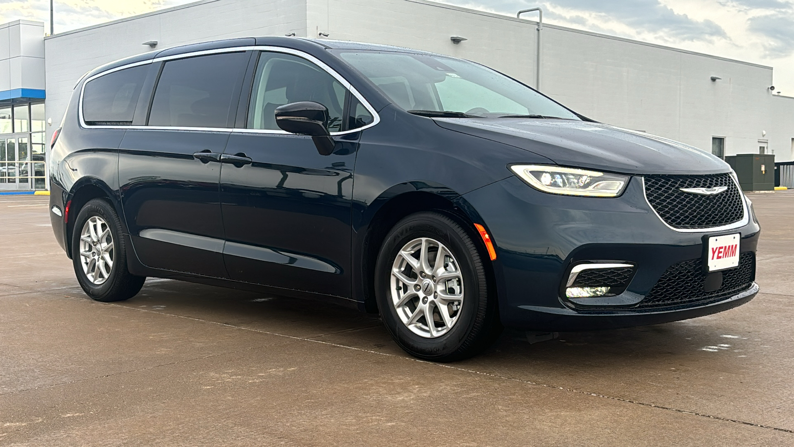 2024 Chrysler Pacifica Touring L 1