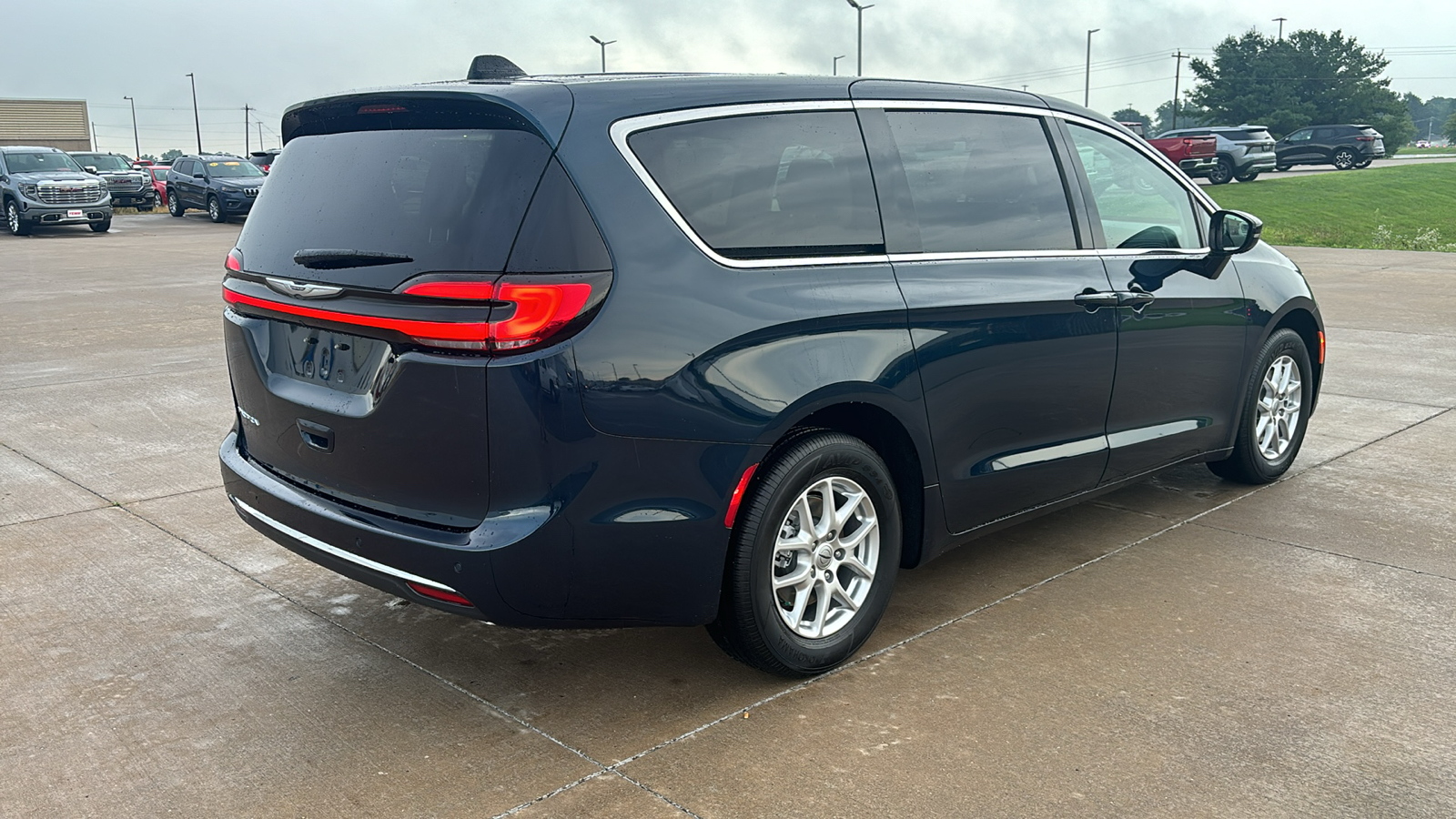 2024 Chrysler Pacifica Touring L 8