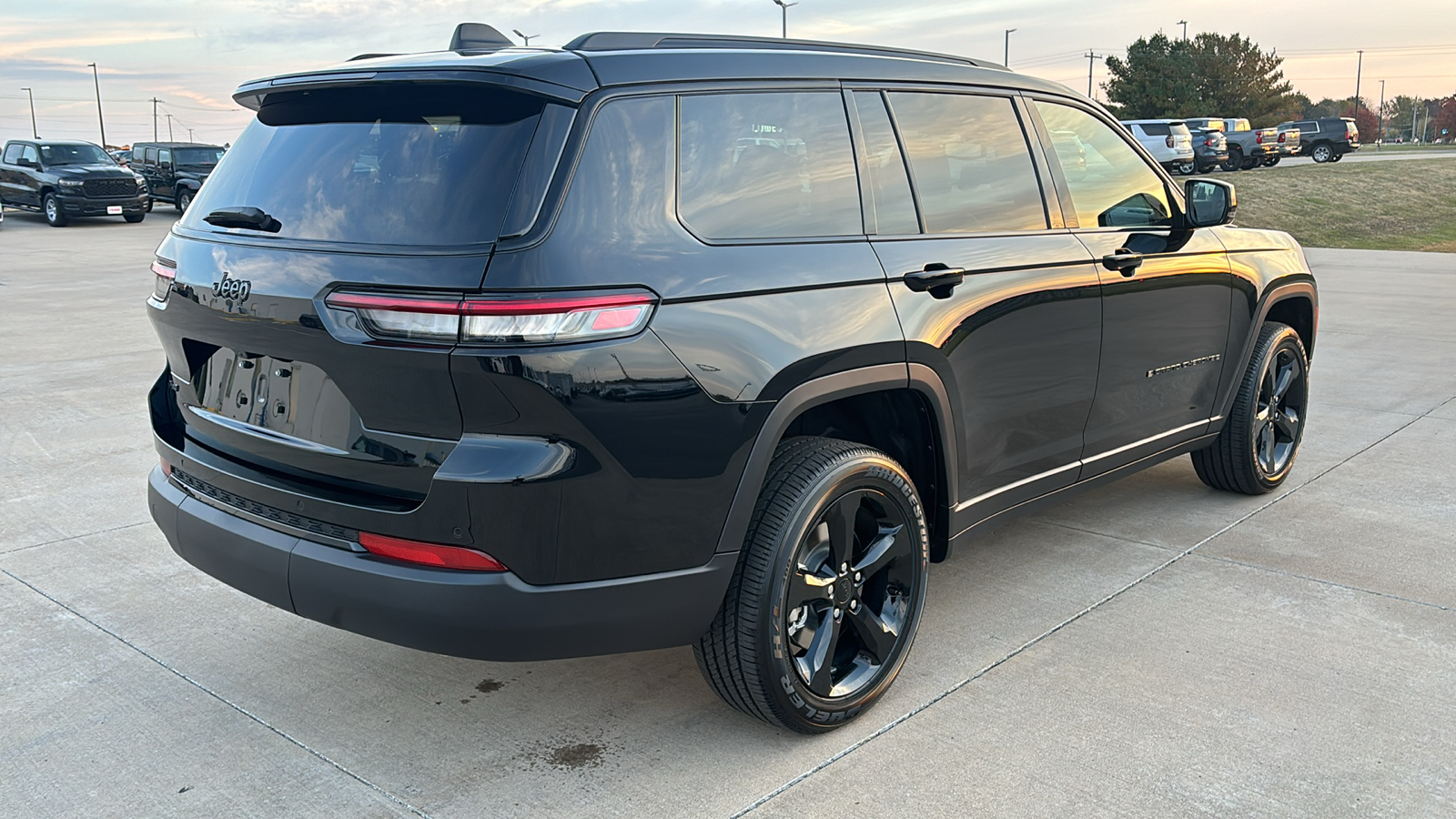 2025 Jeep Grand Cherokee L Altitude X 8