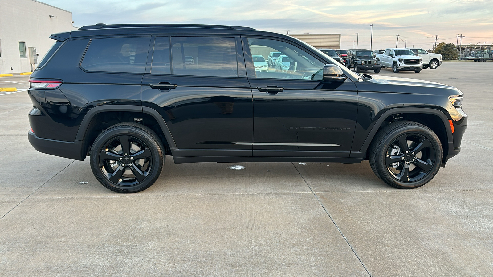 2025 Jeep Grand Cherokee L Altitude X 9