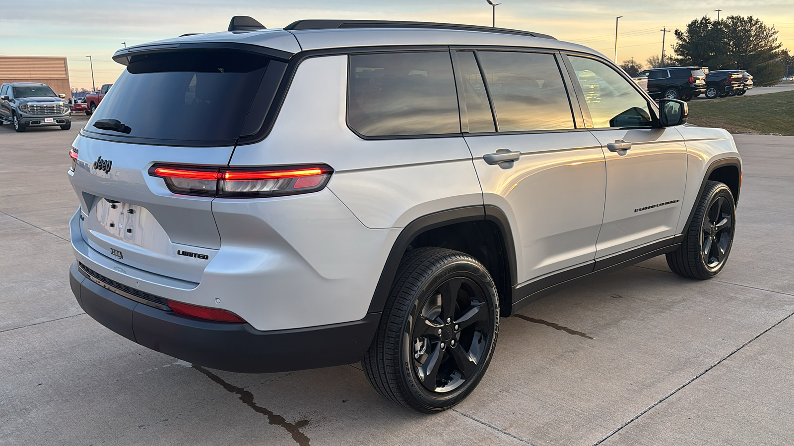 2025 Jeep Grand Cherokee L Limited 8