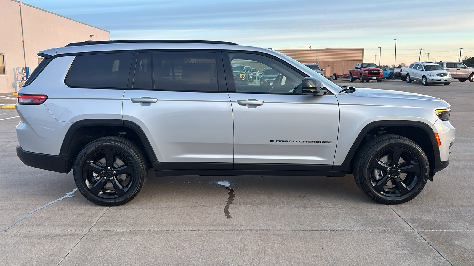 2025 Jeep Grand Cherokee L Limited 9