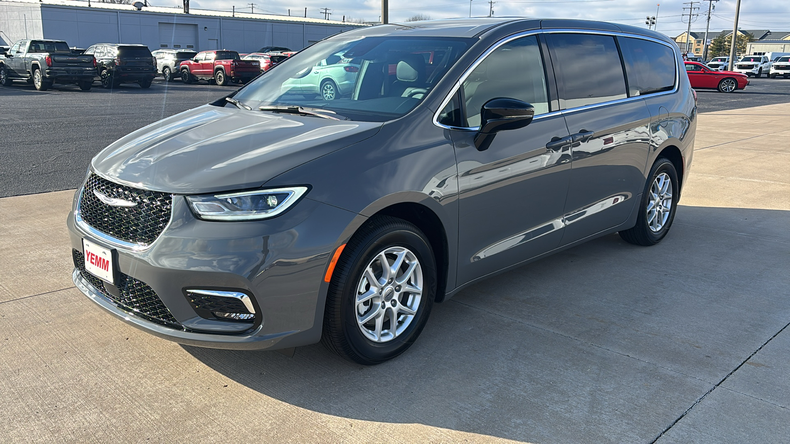 2025 Chrysler Pacifica  4