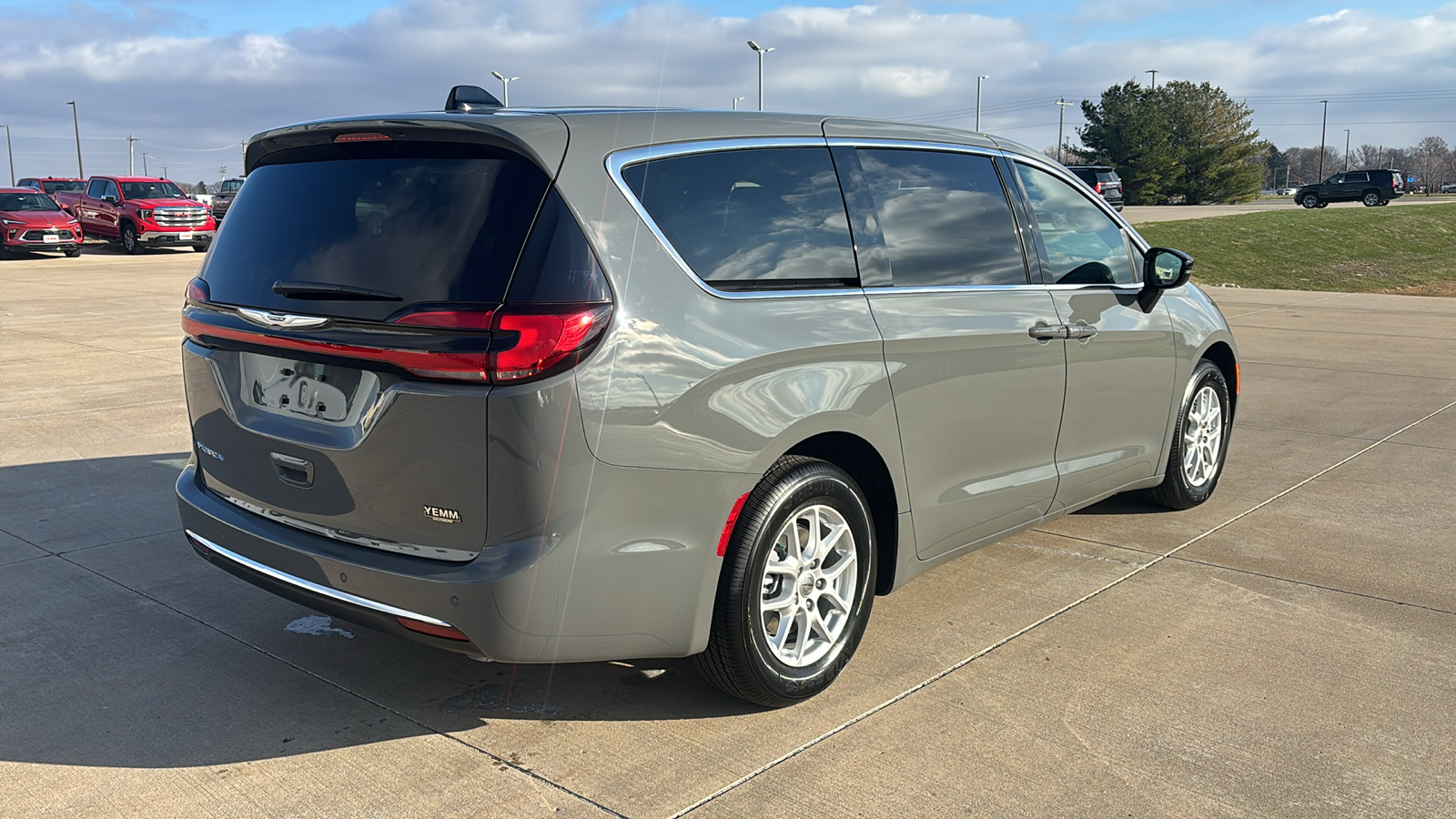 2025 Chrysler Pacifica  8