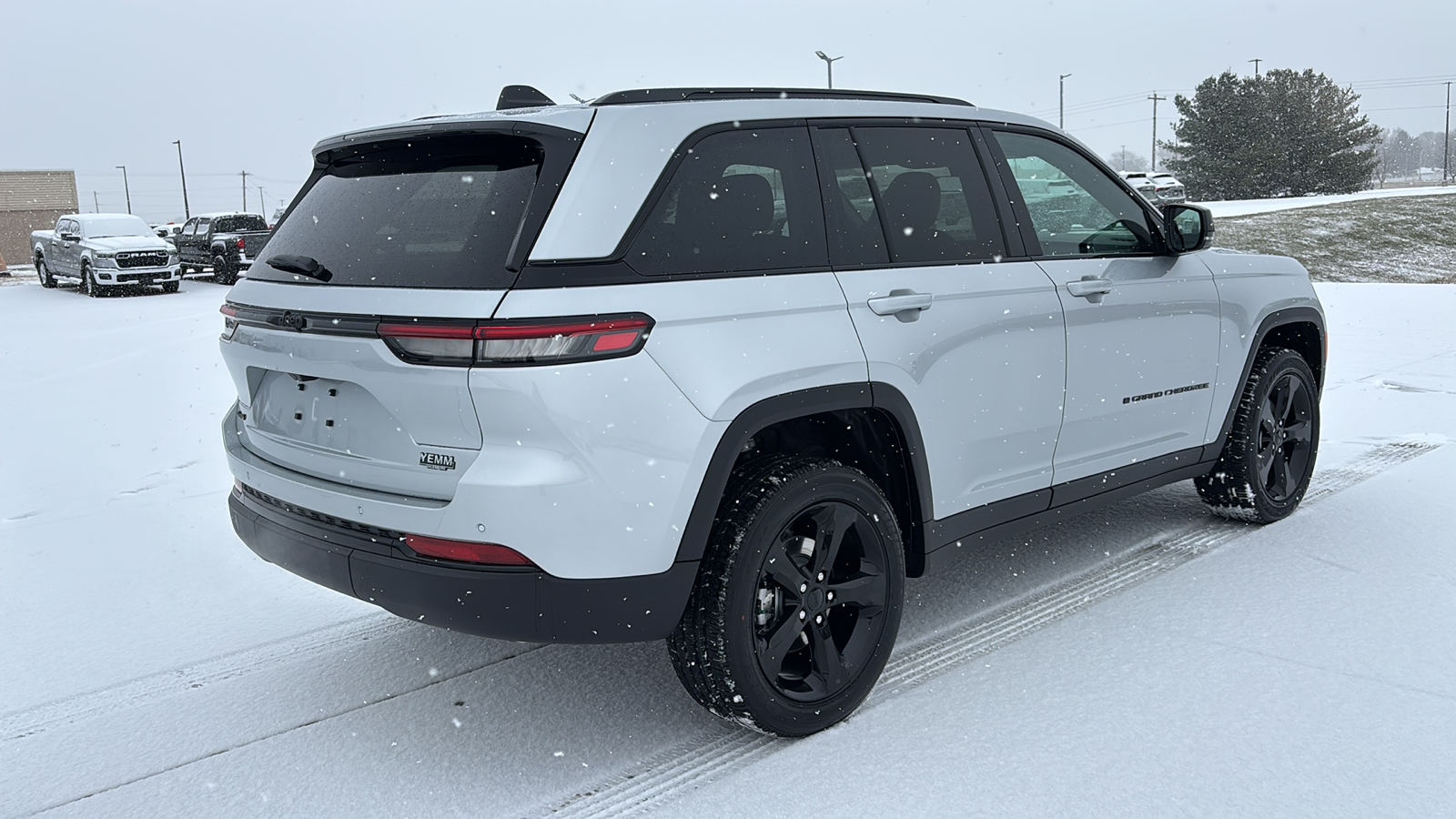 2025 Jeep Grand Cherokee Altitude X 8