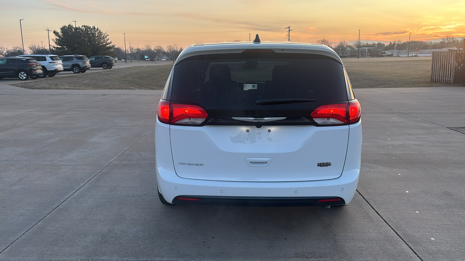 2025 Chrysler Voyager LX 7