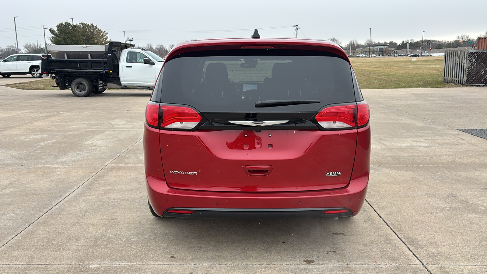 2025 Chrysler Voyager LX 7