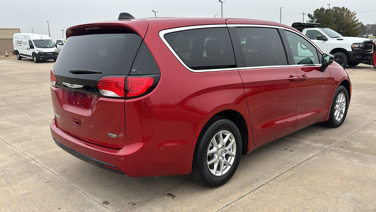 2025 Chrysler Voyager LX 8