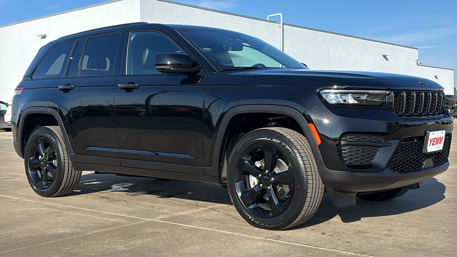 2025 Jeep Grand Cherokee Altitude 1