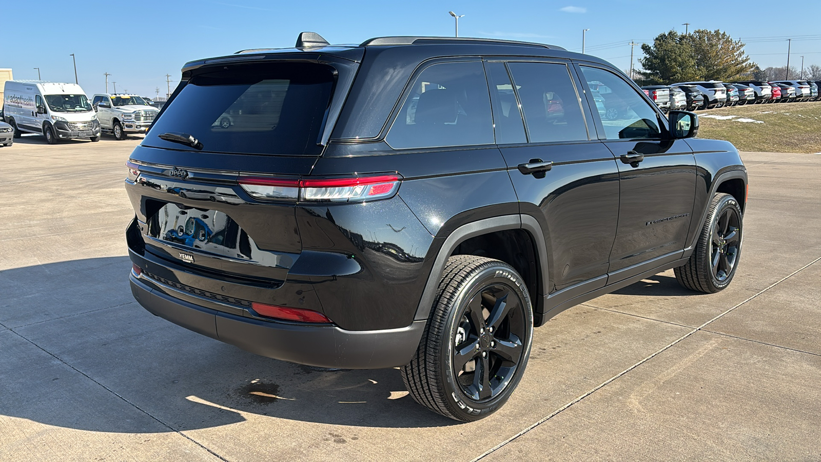 2025 Jeep Grand Cherokee Altitude 8