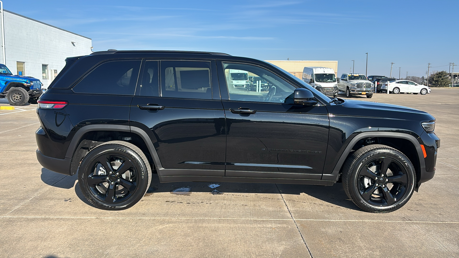 2025 Jeep Grand Cherokee Altitude 9