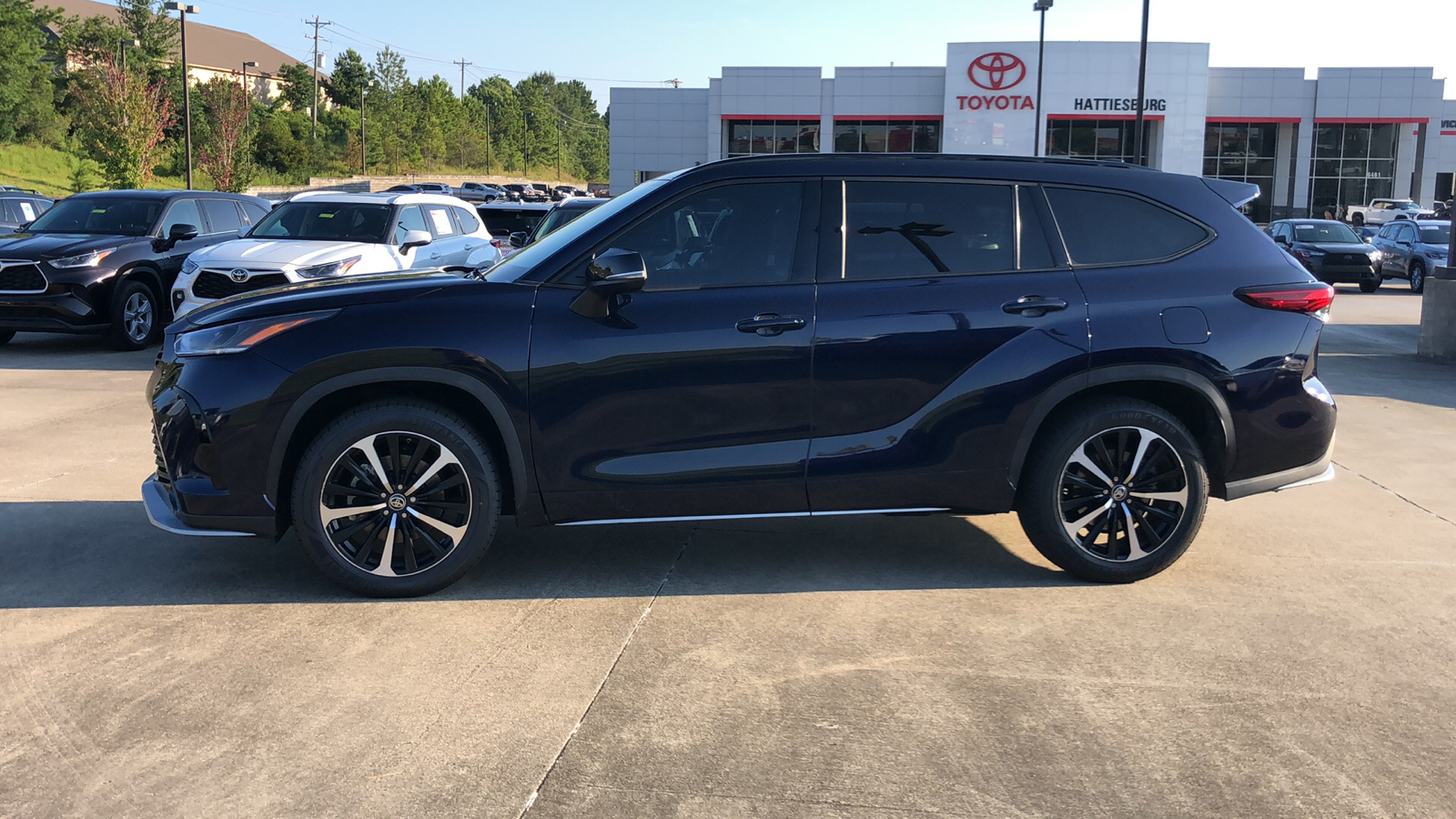 2021 Toyota Highlander XSE 2