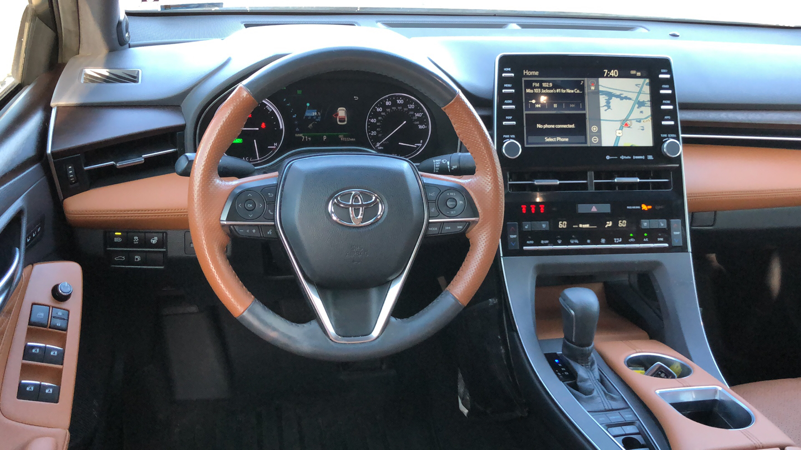 2019 Toyota Avalon Hybrid Limited 10