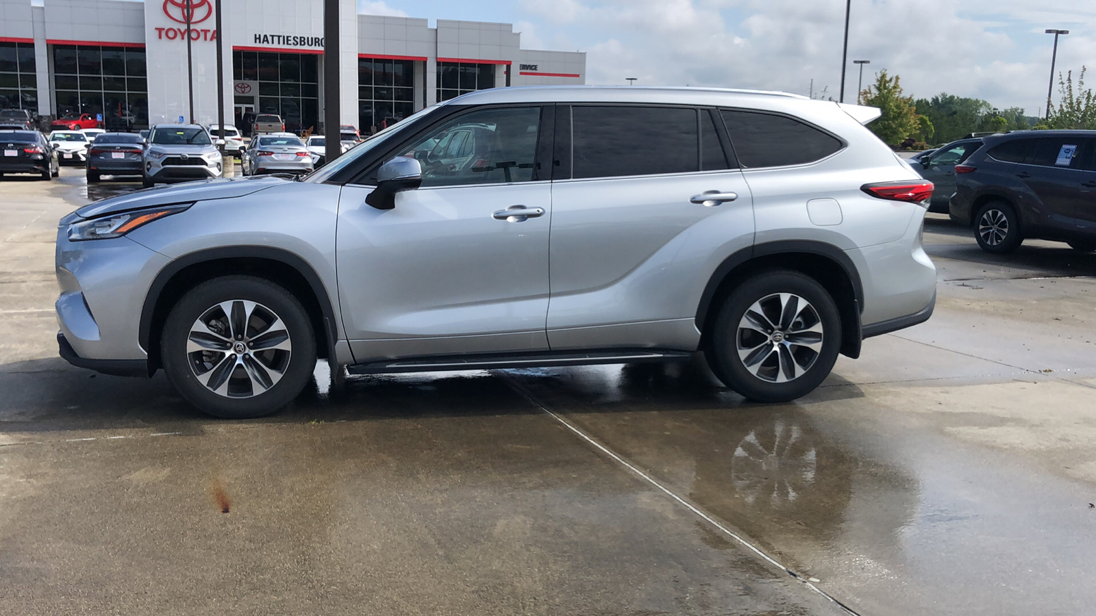 2020 Toyota Highlander XLE 2