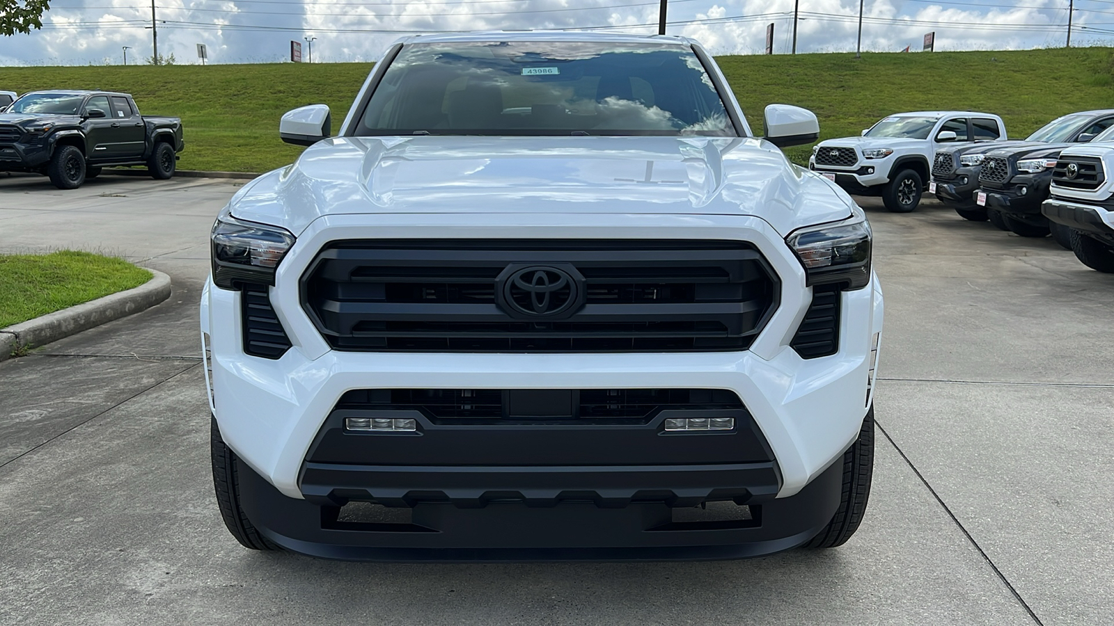 2024 Toyota Tacoma BASE 8