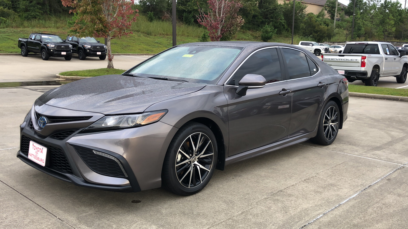 2024 Toyota Camry Hybrid SE 1