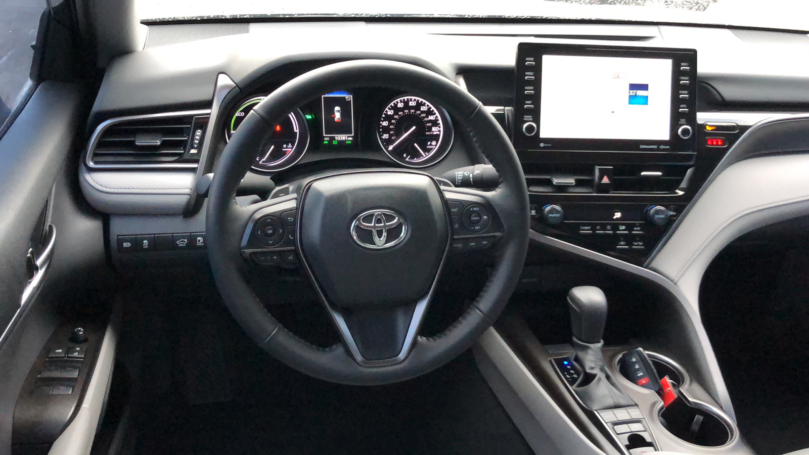 2024 Toyota Camry Hybrid SE 10