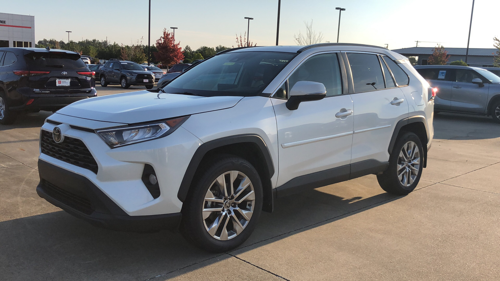 2021 Toyota RAV4 XLE Premium 1