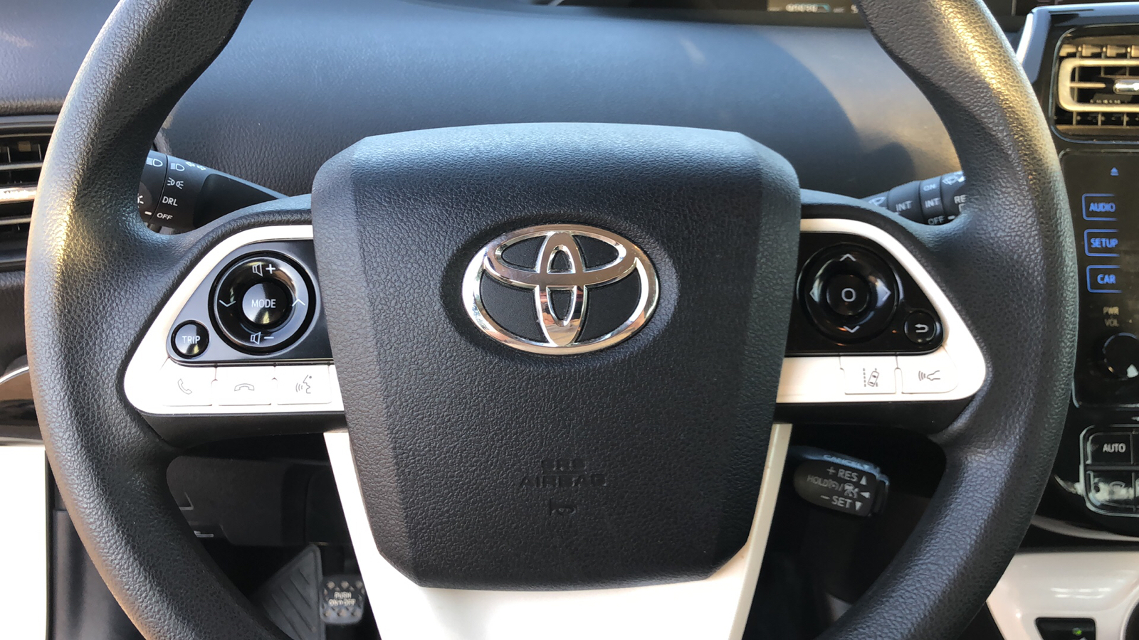 2017 Toyota Prius Two 9