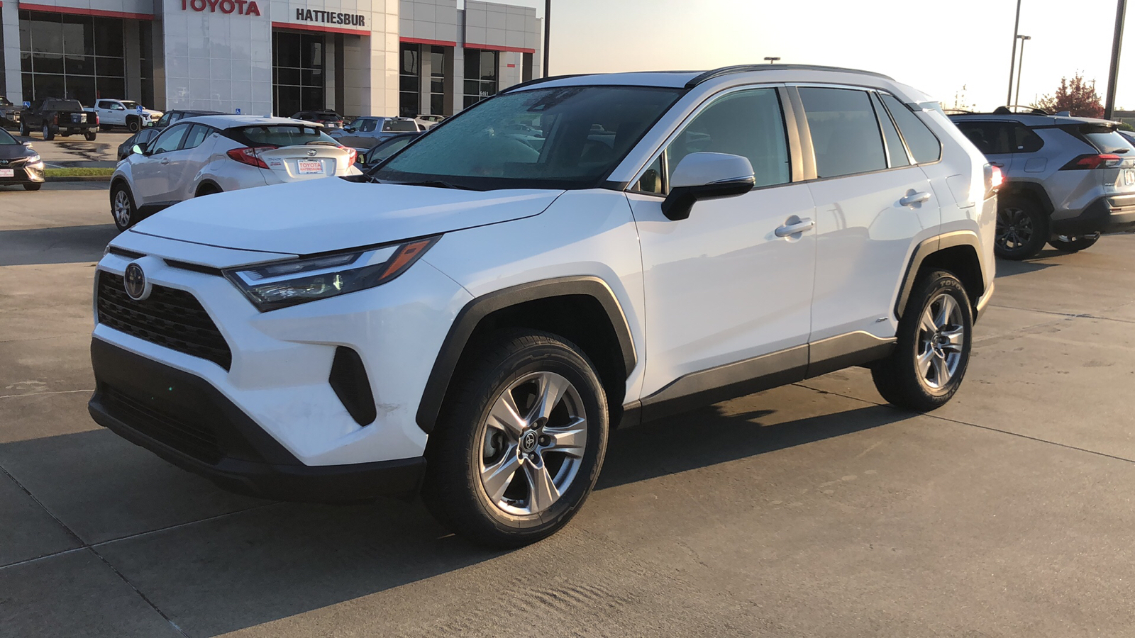 2022 Toyota RAV4 Hybrid XLE 1