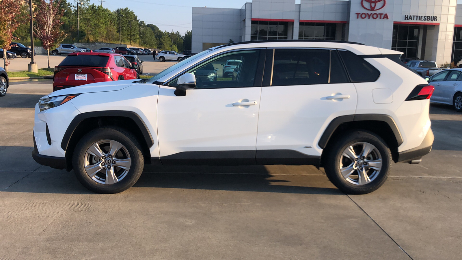 2022 Toyota RAV4 Hybrid XLE 2