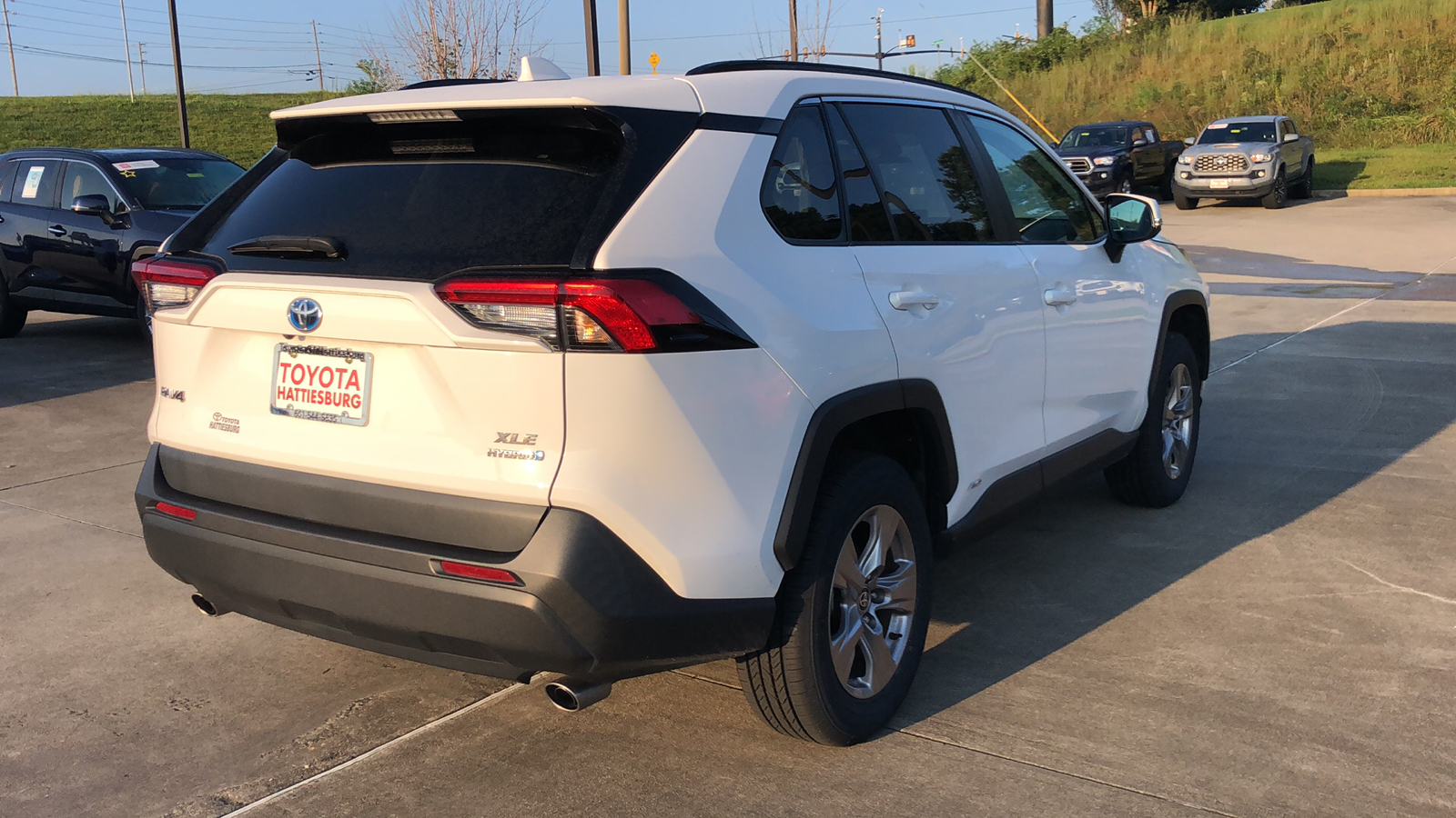 2022 Toyota RAV4 Hybrid XLE 3