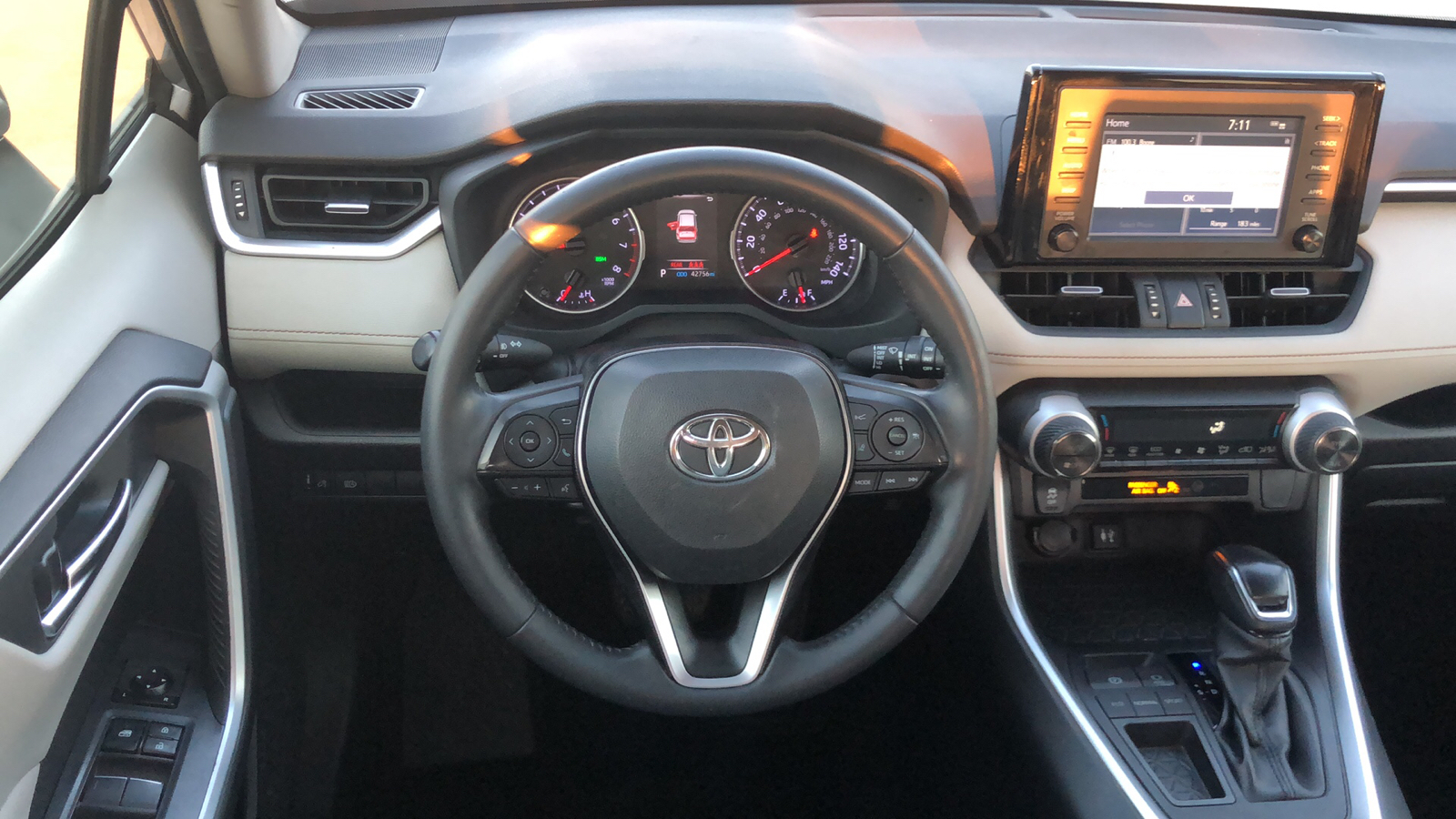 2019 Toyota RAV4 XLE Premium 10