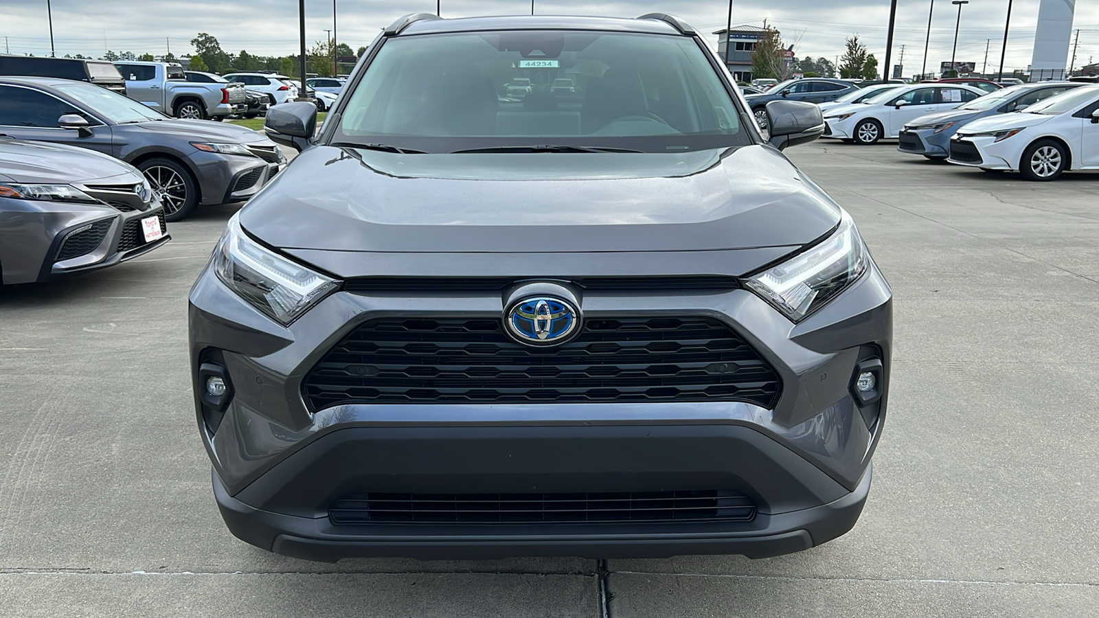 2024 Toyota RAV4 Hybrid XLE Premium 8