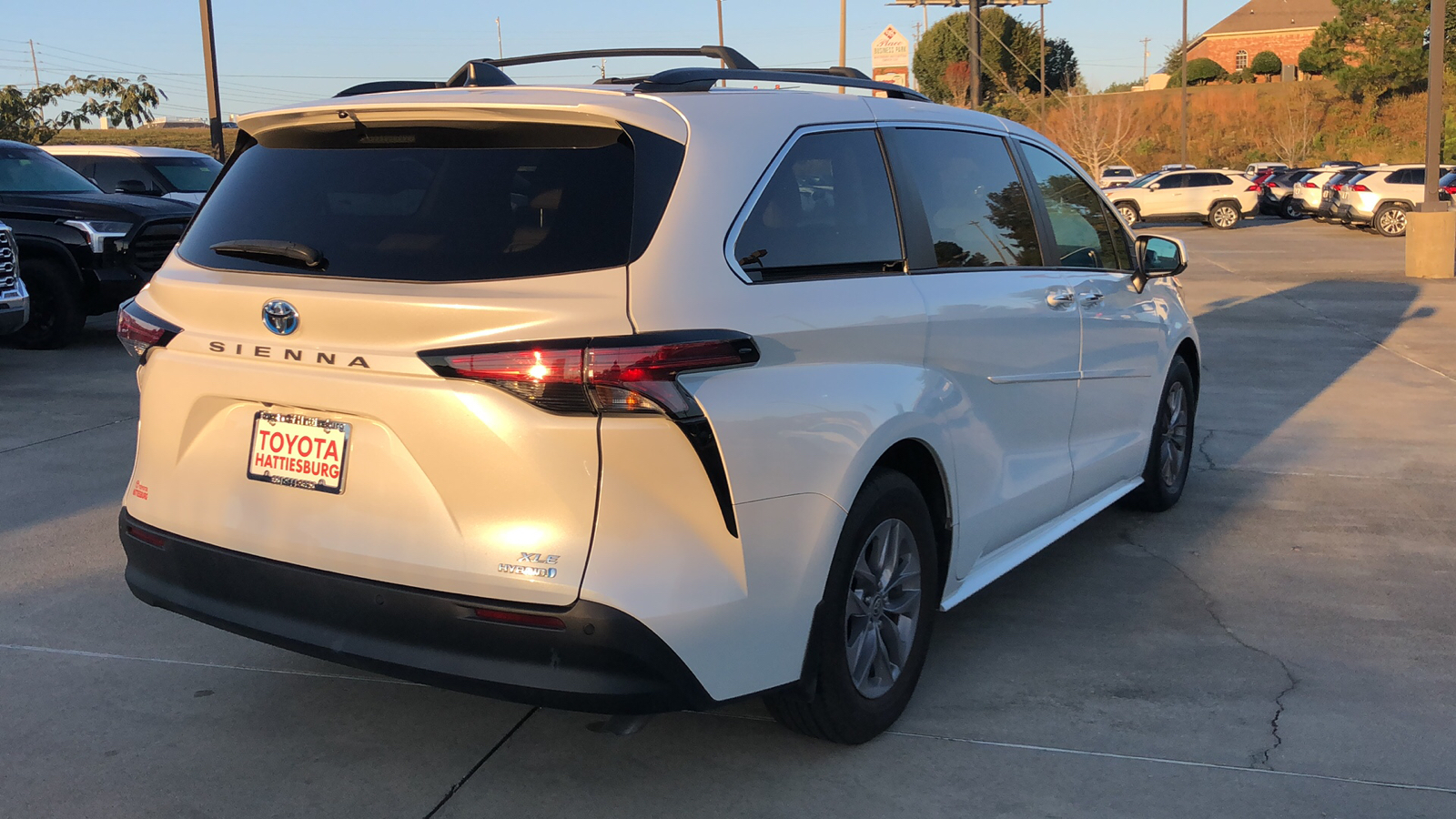 2022 Toyota Sienna XLE 3