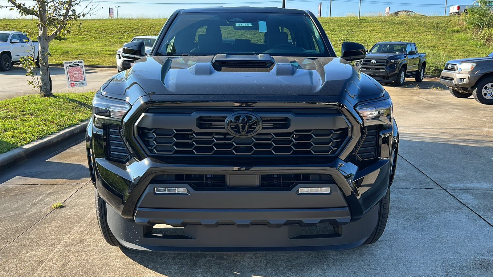 2024 Toyota Tacoma TRD Sport Hybrid 8