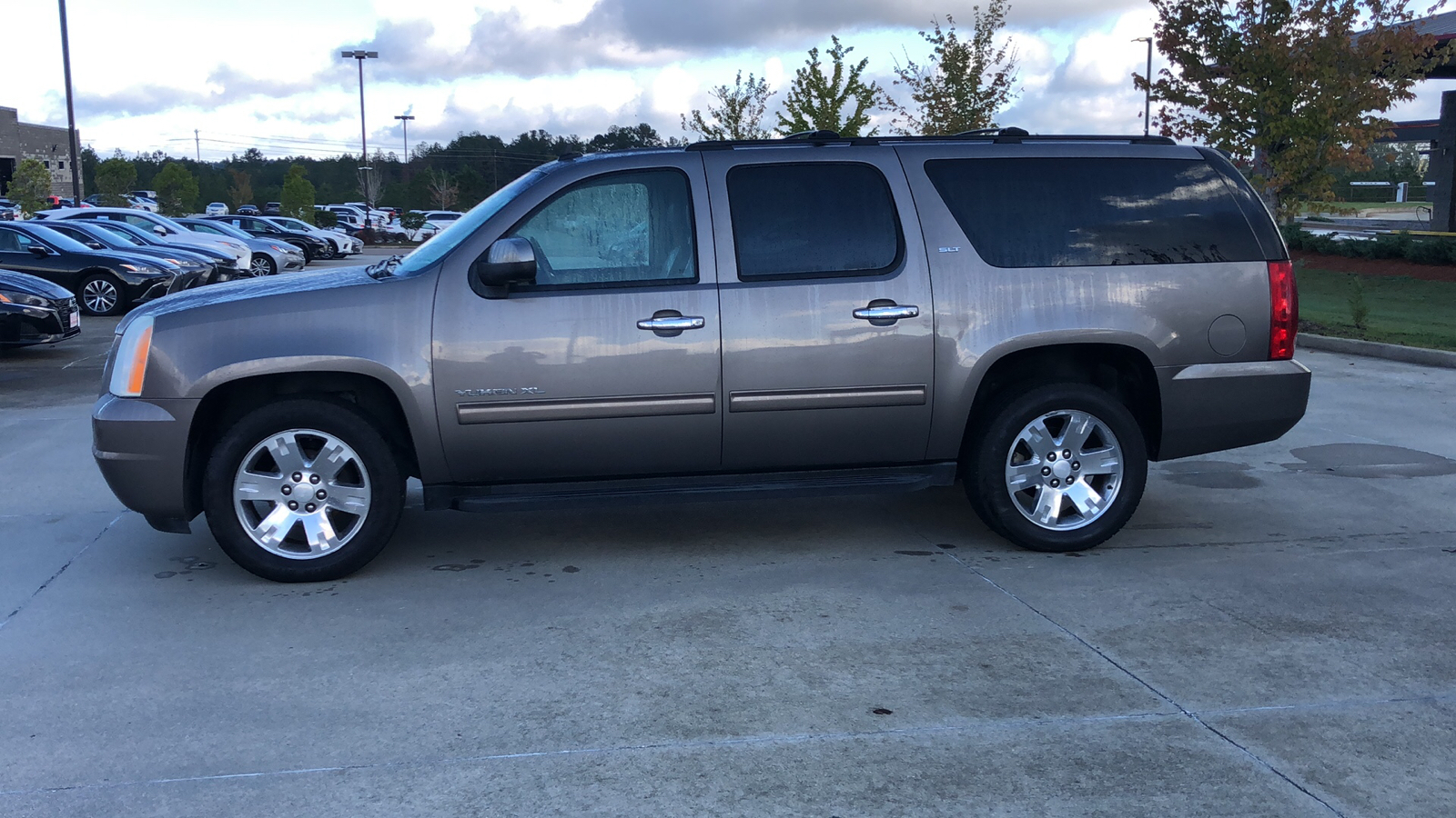 2011 GMC Yukon XL SLT 2