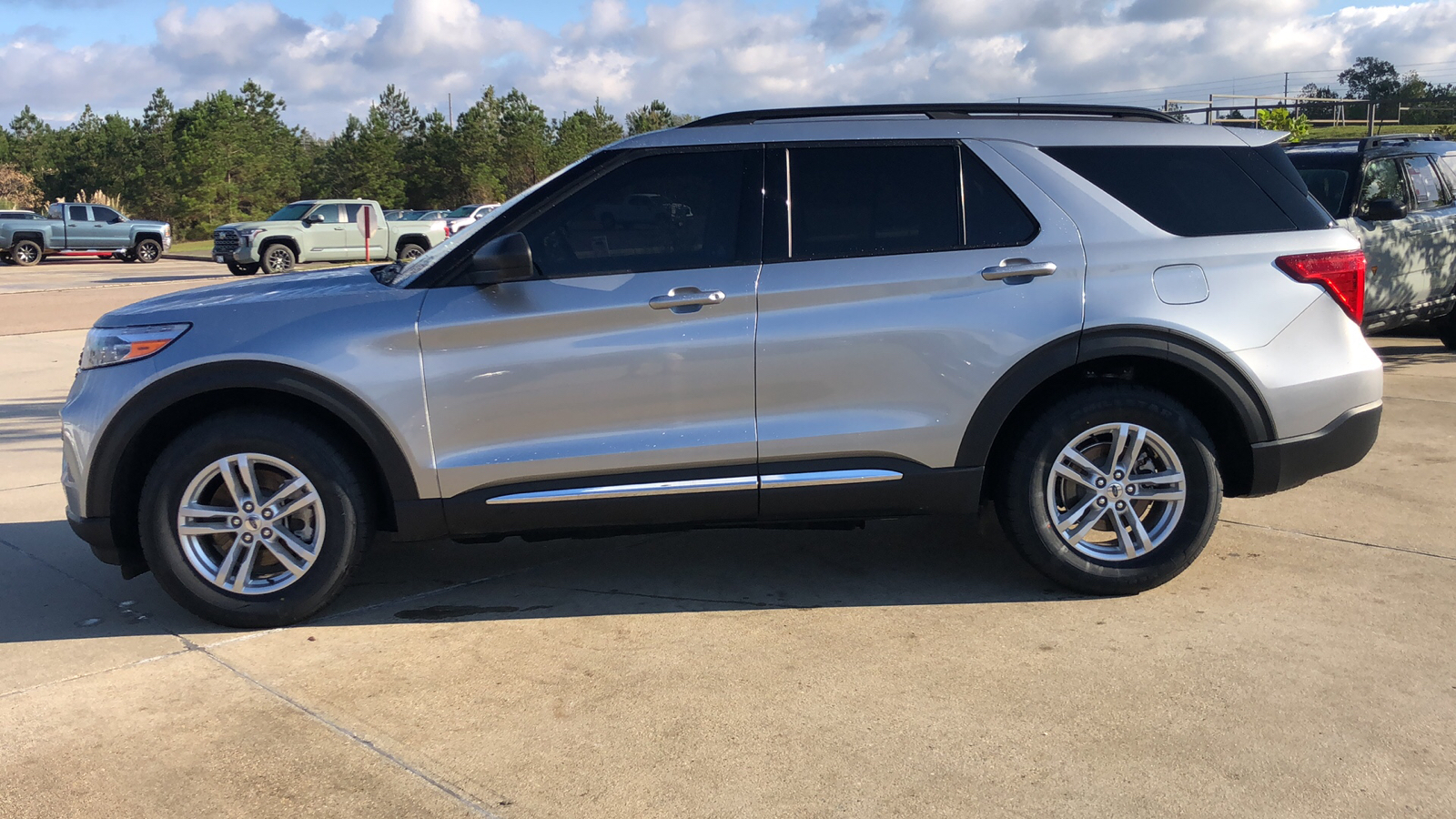 2023 Ford Explorer XLT 2