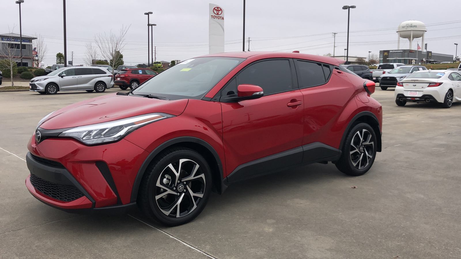 2022 Toyota C-HR XLE 1