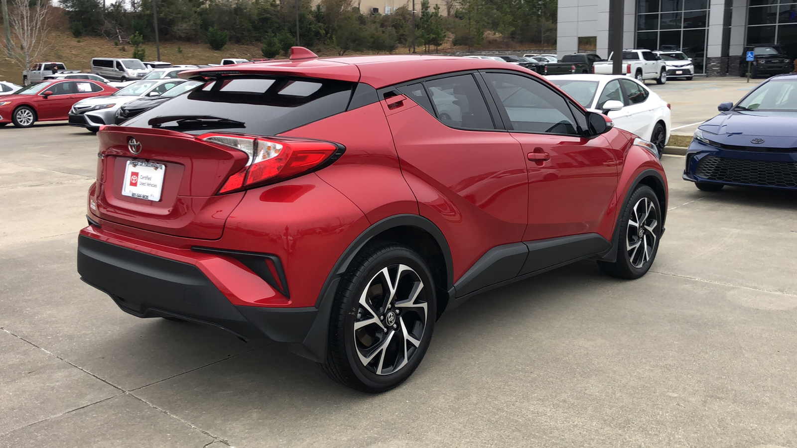 2022 Toyota C-HR XLE 3