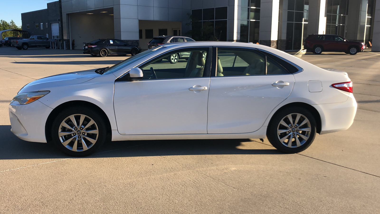 2015 Toyota Camry XLE 2