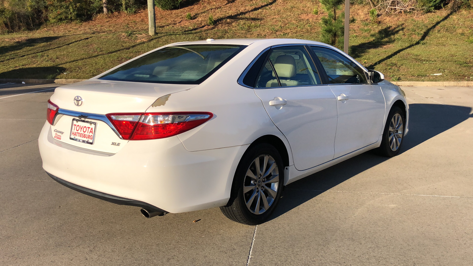 2015 Toyota Camry XLE 3