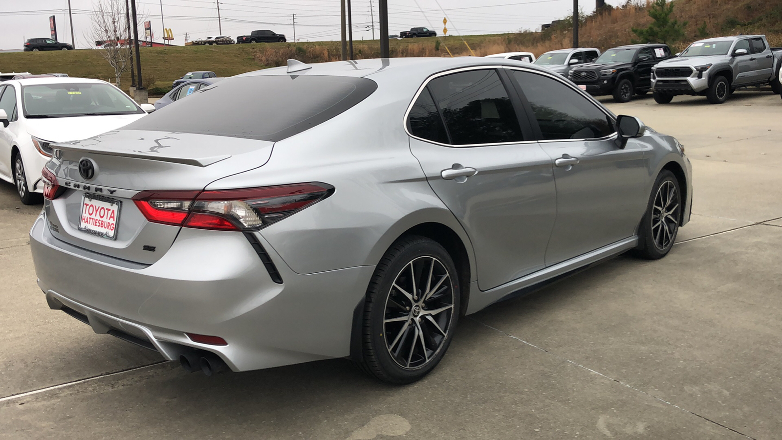 2023 Toyota Camry SE 3