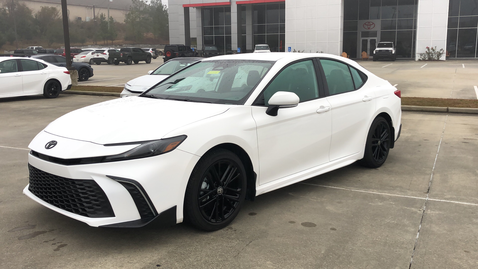 2025 Toyota Camry SE 1