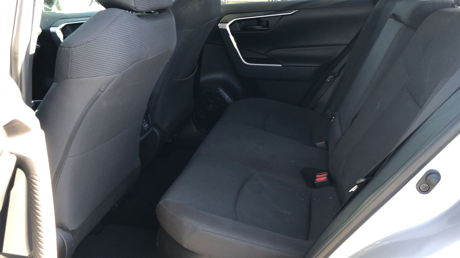 2019 Toyota RAV4 Hybrid LE 11