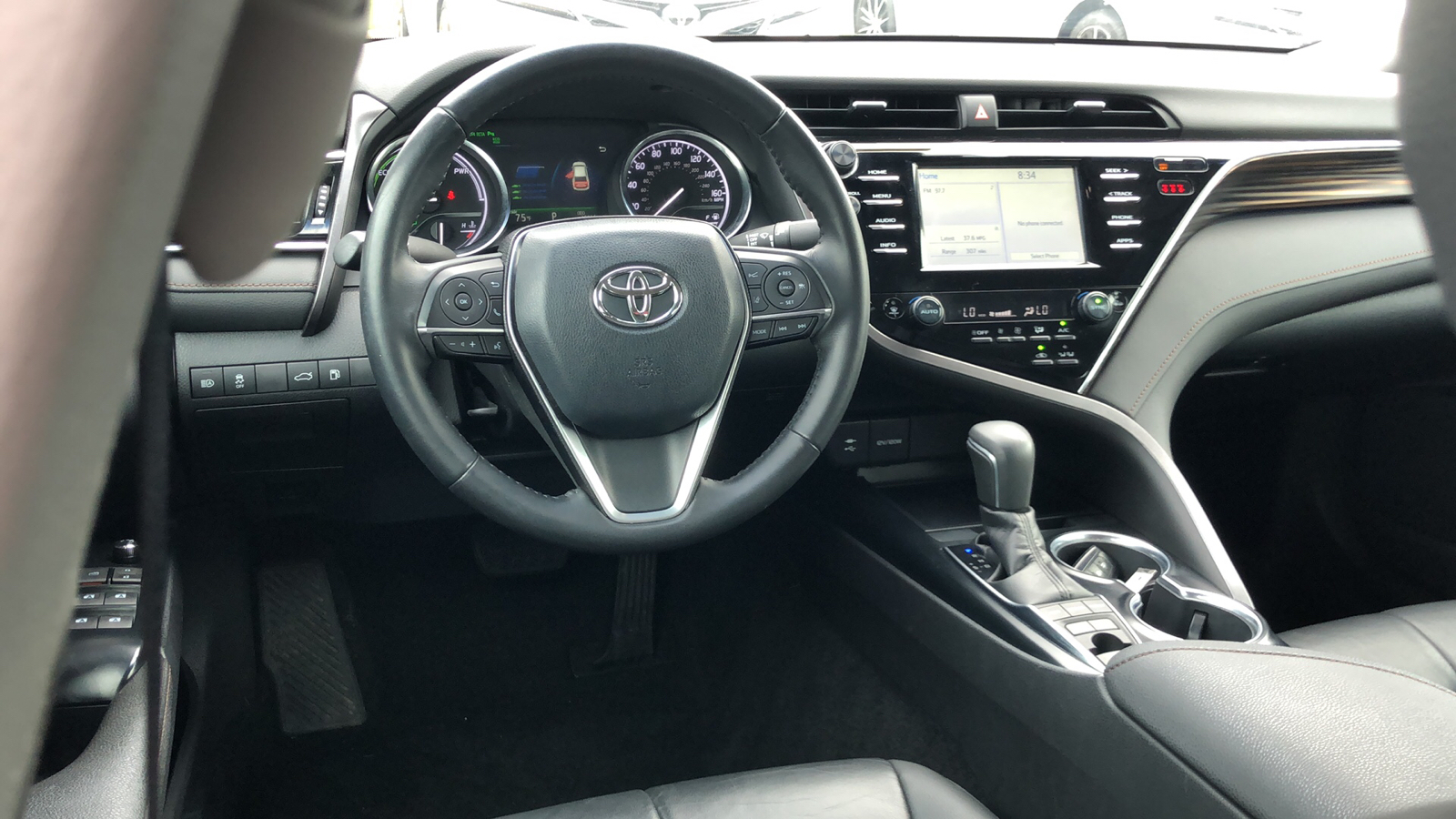 2018 Toyota Camry Hybrid XLE 10