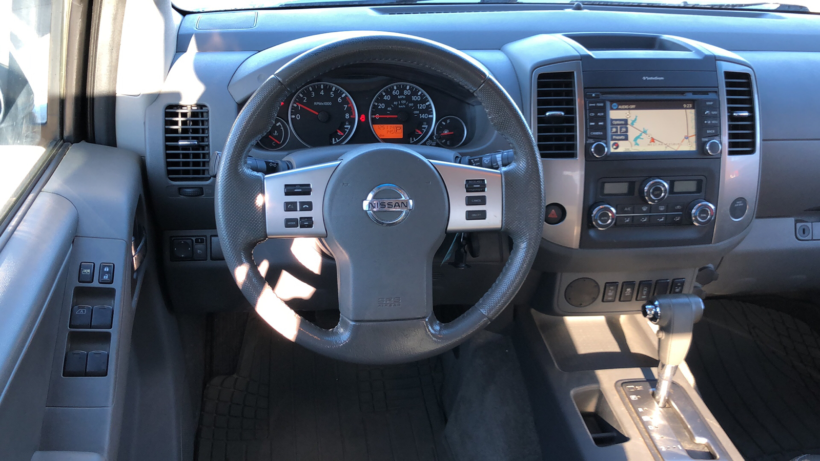 2013 Nissan Frontier SL 10