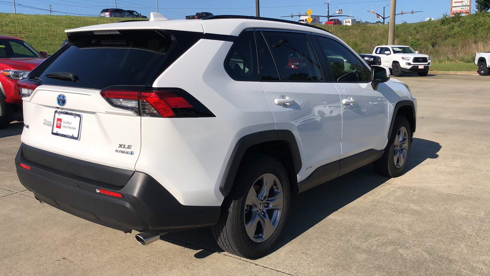 2022 Toyota RAV4 Hybrid XLE 3