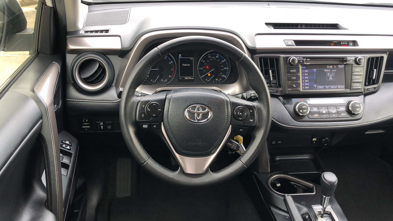 2018 Toyota RAV4 XLE 10