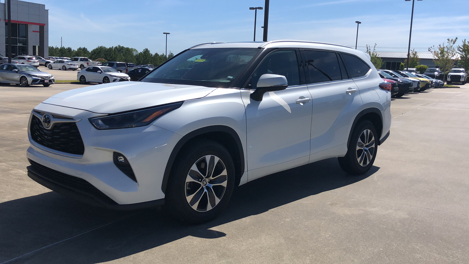 2022 Toyota Highlander XLE 1