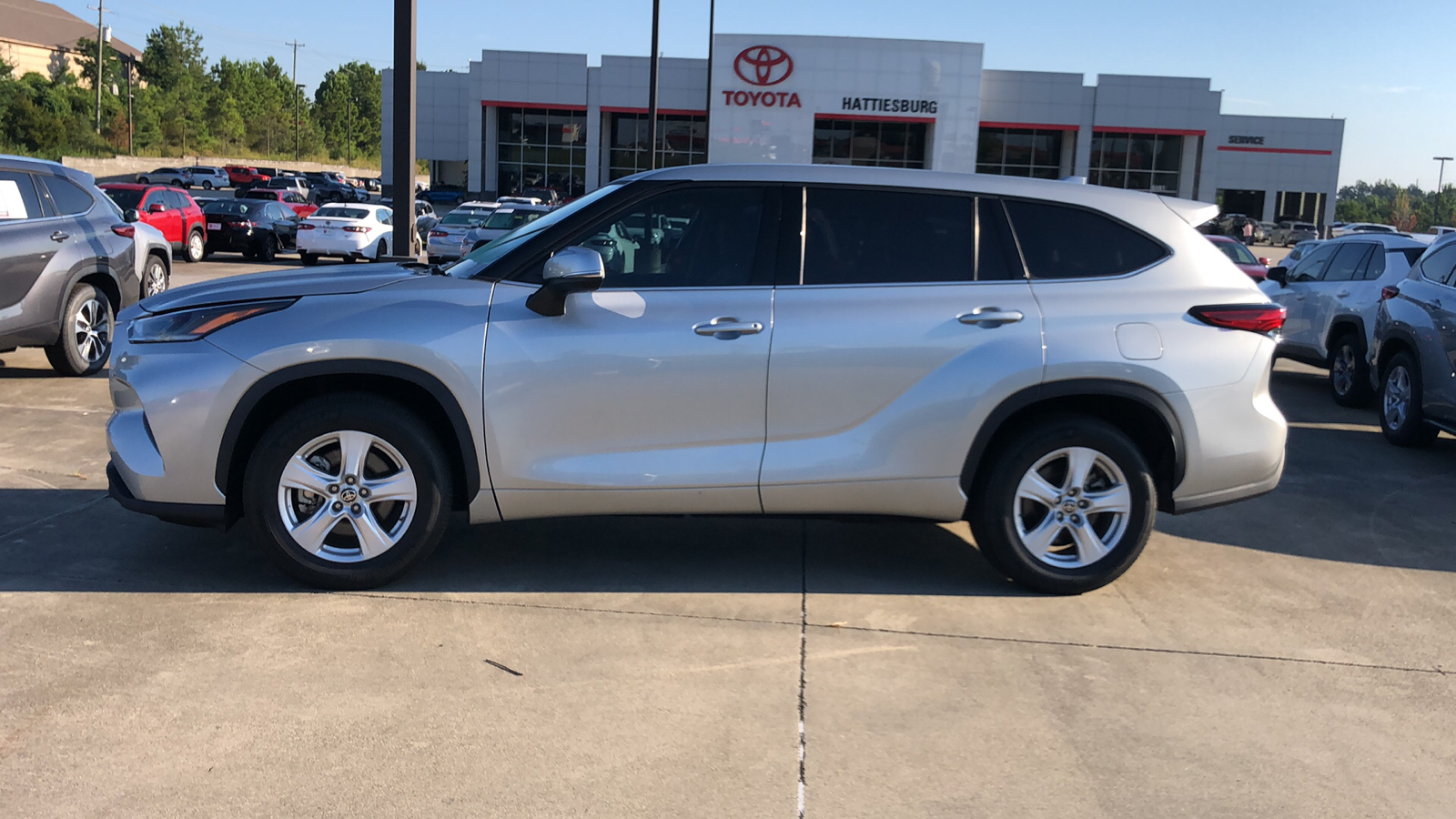 2021 Toyota Highlander L 2