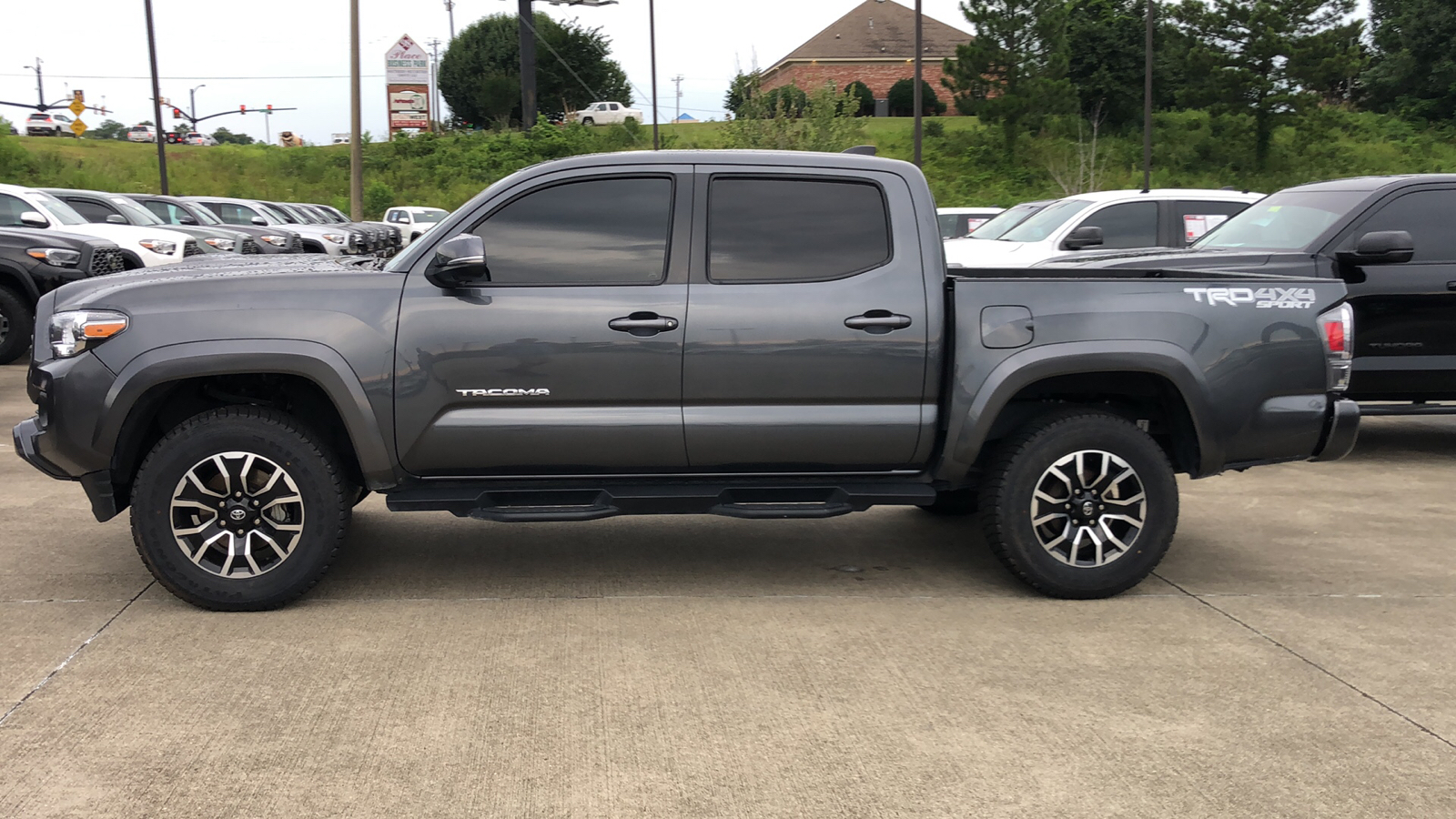 2023 Toyota Tacoma 4WD TRD Sport 2