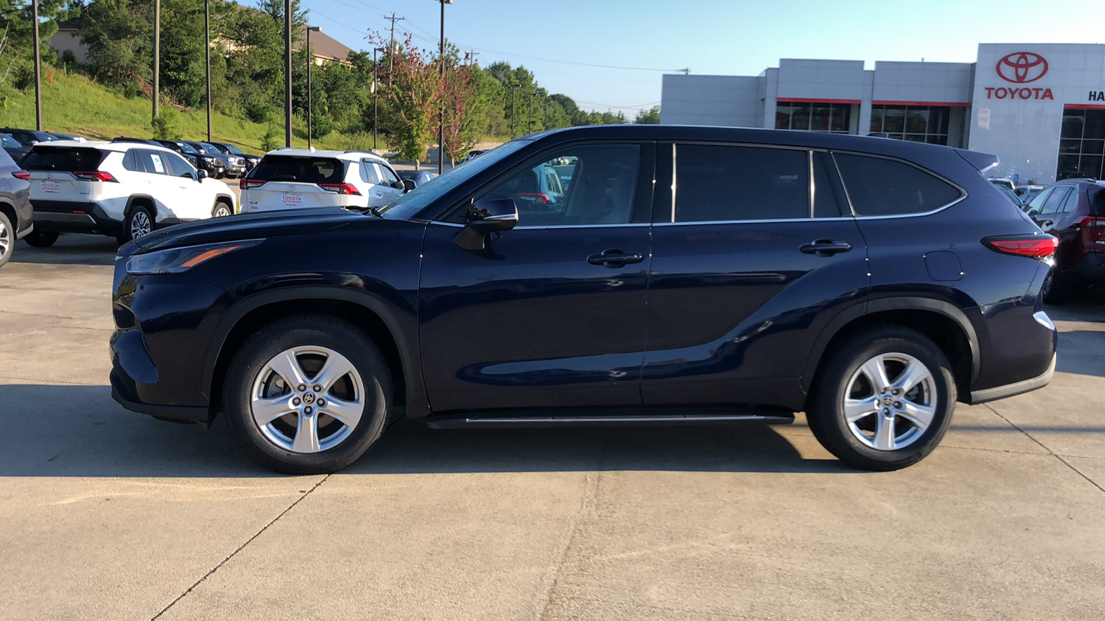 2022 Toyota Highlander LE 2