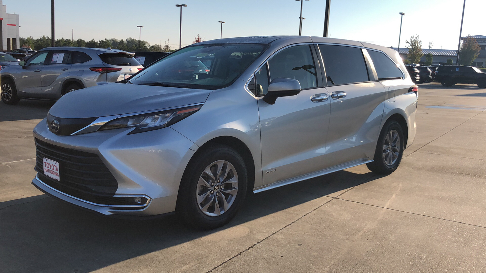 2021 Toyota Sienna XLE 1