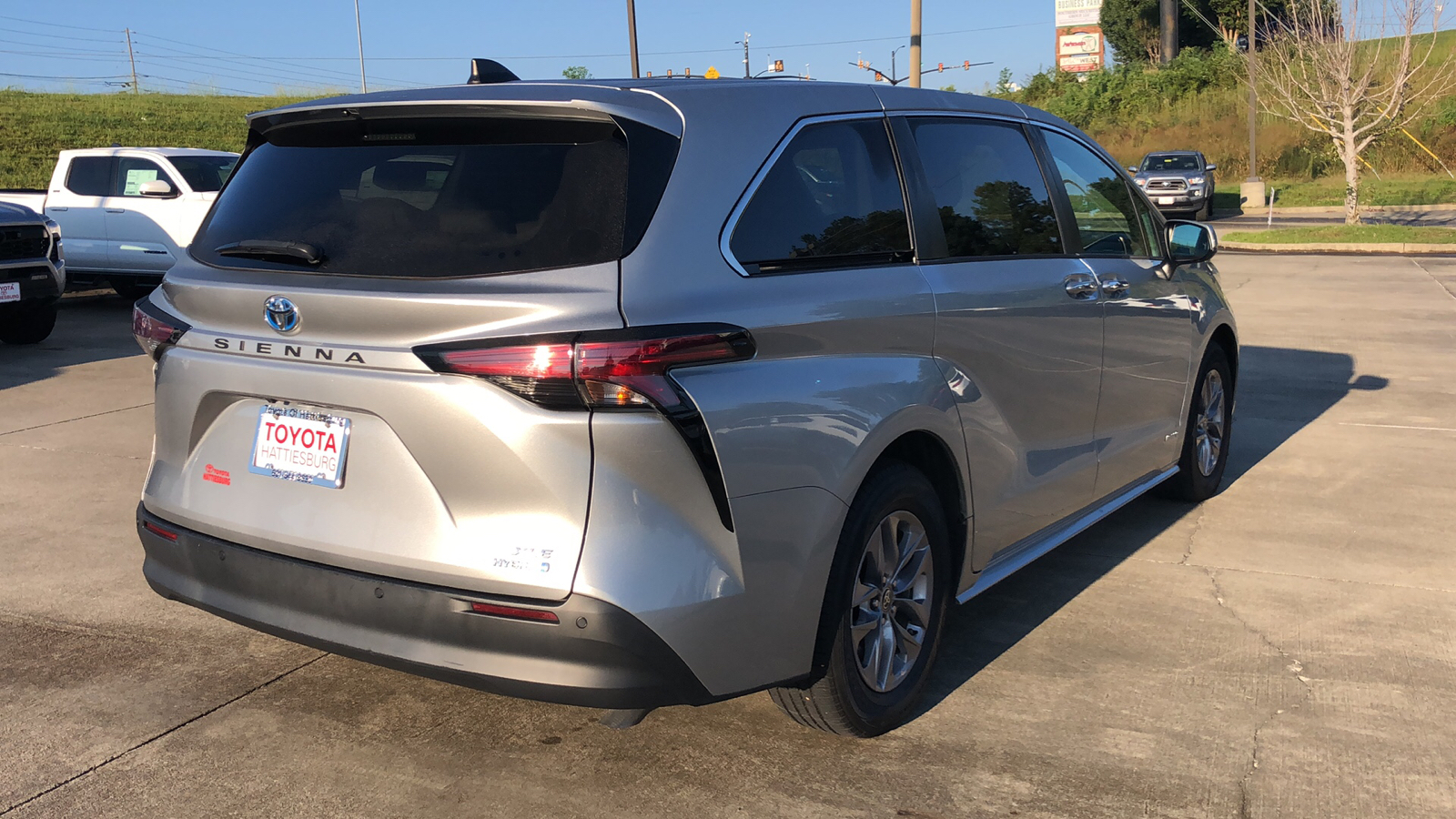 2021 Toyota Sienna XLE 3