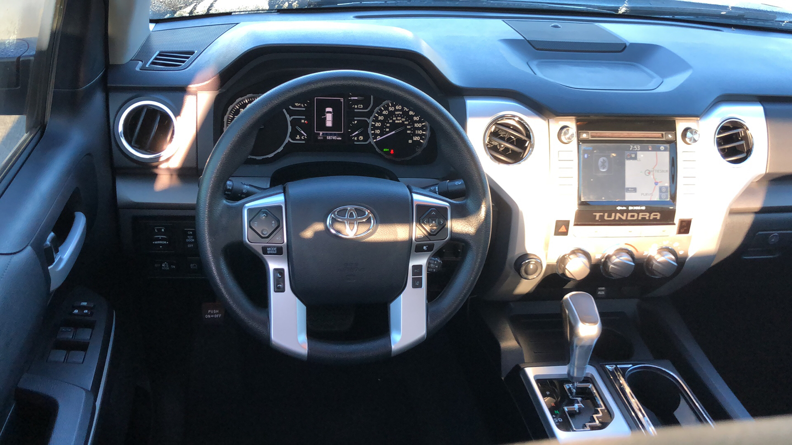 2018 Toyota Tundra 4WD SR5 10